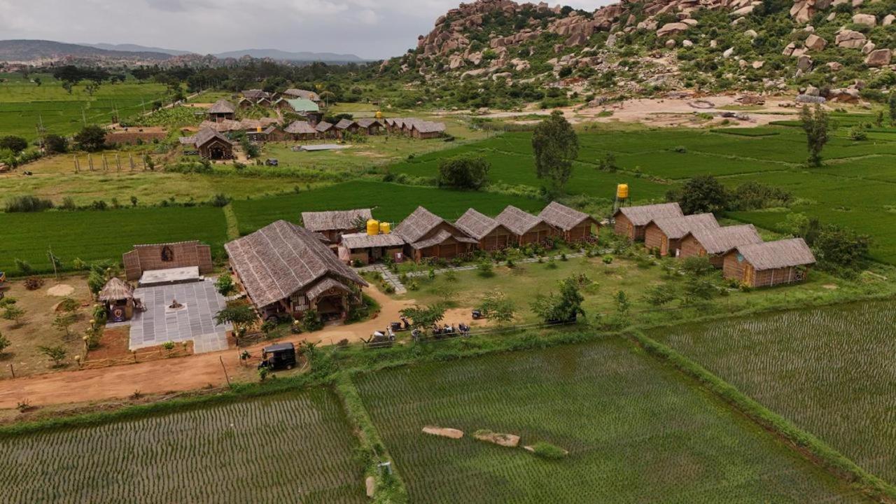 Hotel Hampi Rasta Cafe Exterior foto